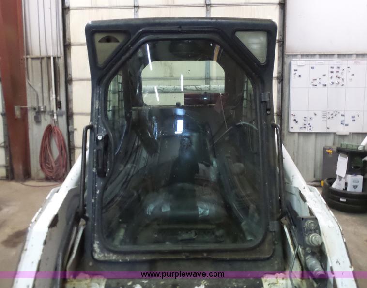 image for item N9352 2001 Bobcat T190 skid steer