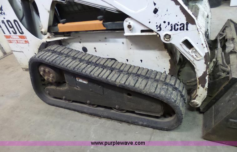 image for item N9352 2001 Bobcat T190 skid steer