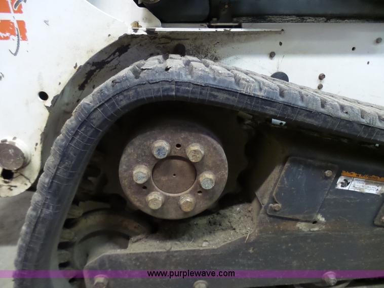 image for item N9352 2001 Bobcat T190 skid steer