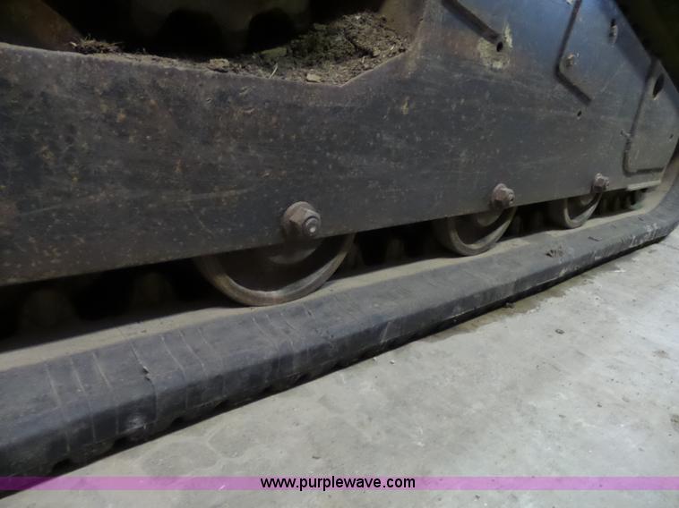 image for item N9352 2001 Bobcat T190 skid steer