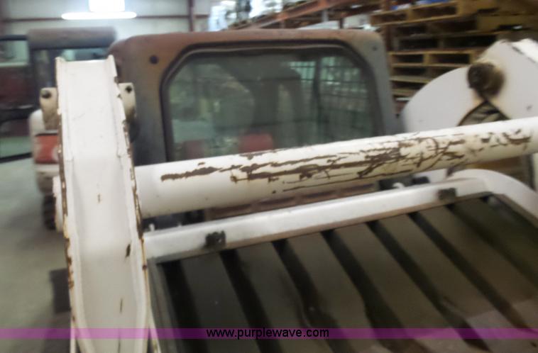 image for item N9352 2001 Bobcat T190 skid steer