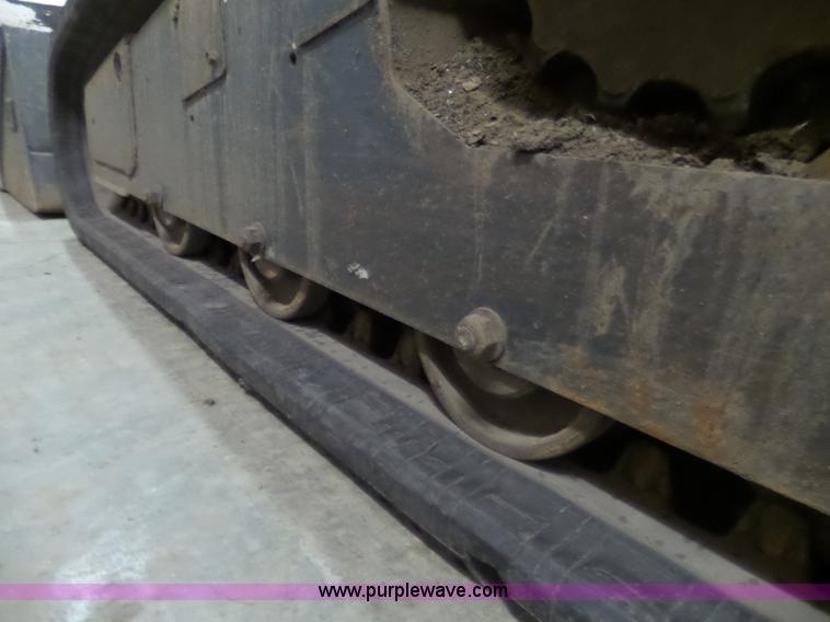 image for item N9352 2001 Bobcat T190 skid steer