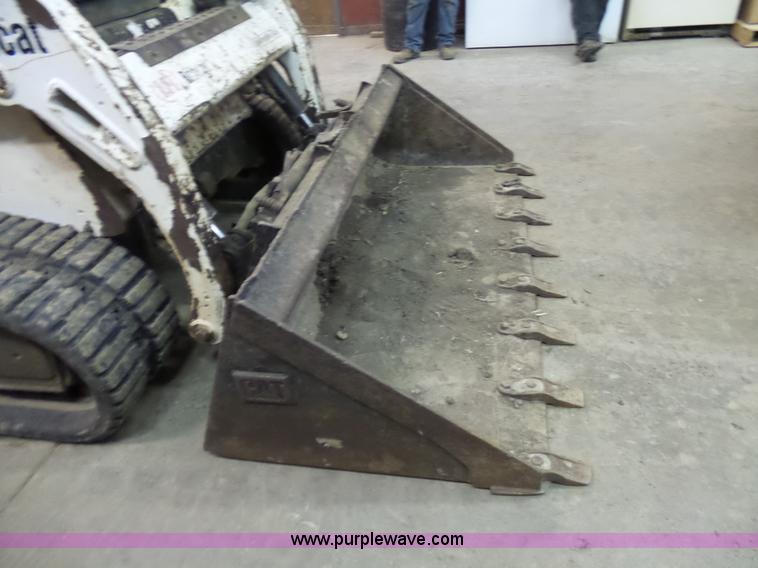 image for item N9352 2001 Bobcat T190 skid steer