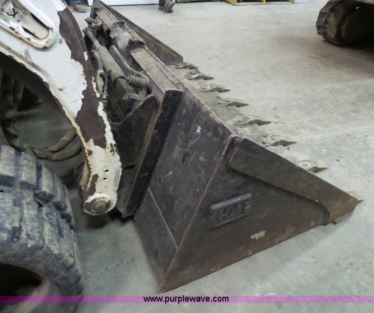 image for item N9352 2001 Bobcat T190 skid steer