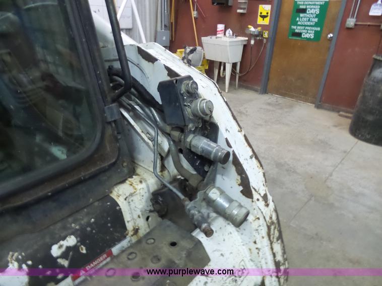 image for item N9352 2001 Bobcat T190 skid steer