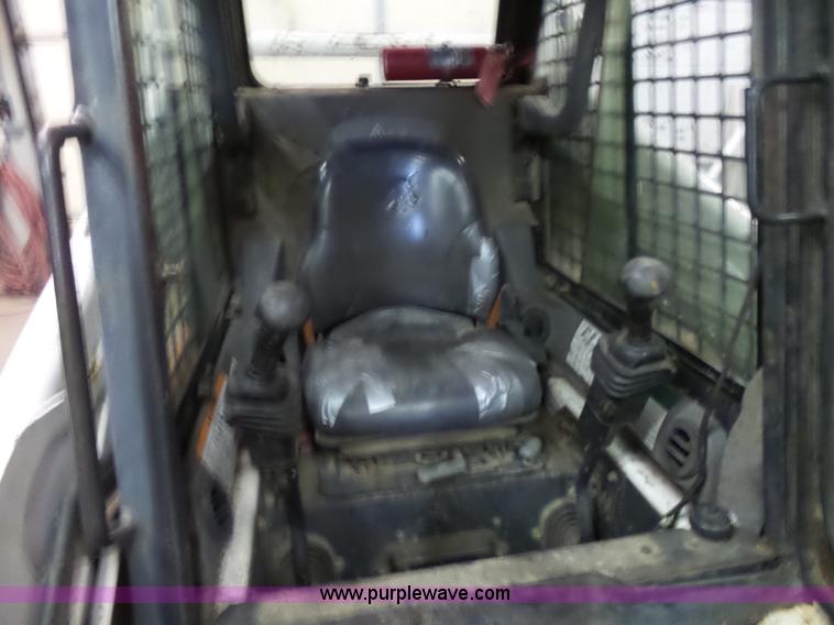 image for item N9352 2001 Bobcat T190 skid steer