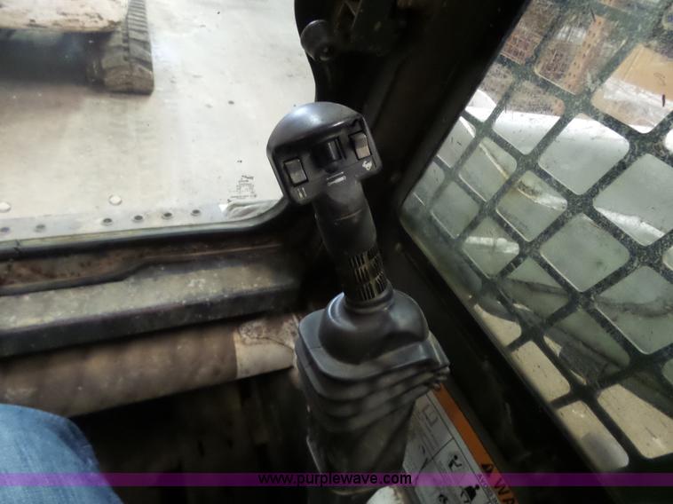 image for item N9352 2001 Bobcat T190 skid steer