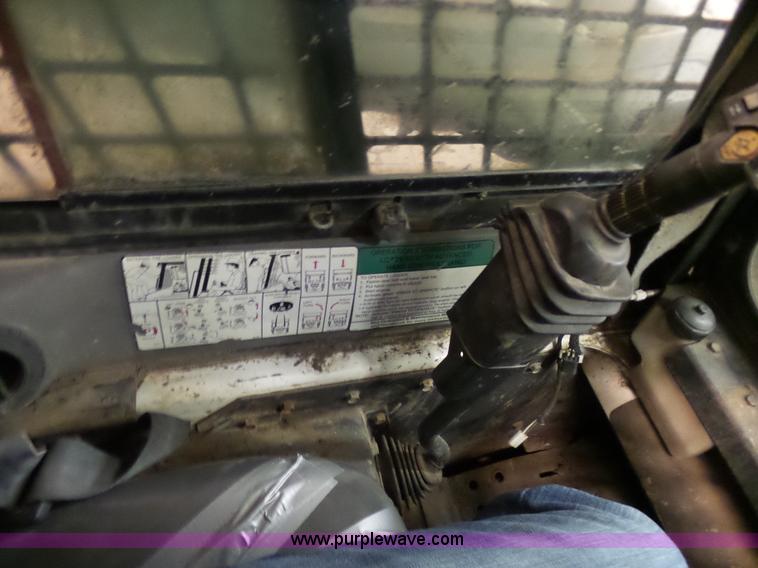 image for item N9352 2001 Bobcat T190 skid steer