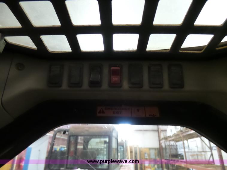 image for item N9352 2001 Bobcat T190 skid steer