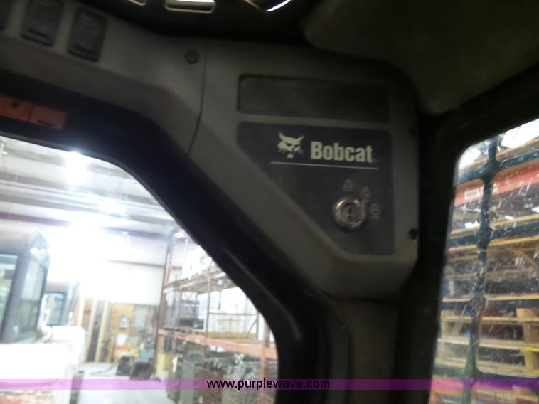 image for item N9352 2001 Bobcat T190 skid steer