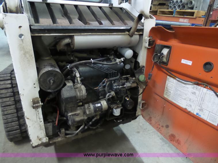 image for item N9352 2001 Bobcat T190 skid steer