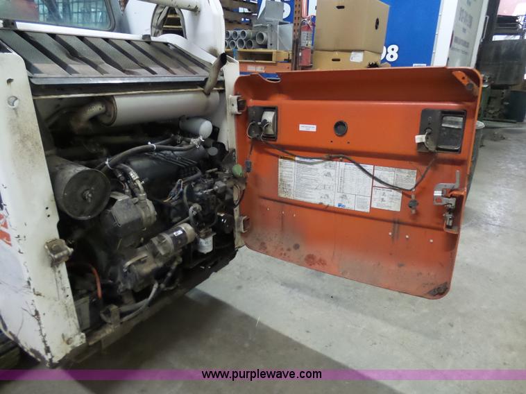 image for item N9352 2001 Bobcat T190 skid steer