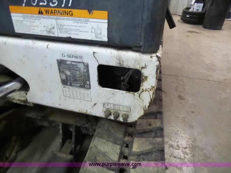 image for item N9353 2001 Bobcat 331E compact excavator