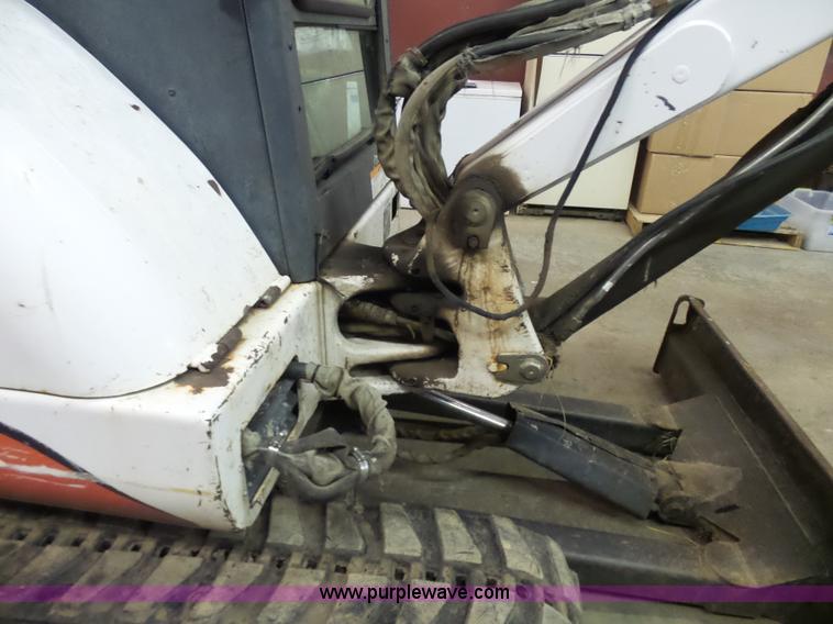 image for item N9353 2001 Bobcat 331E compact excavator