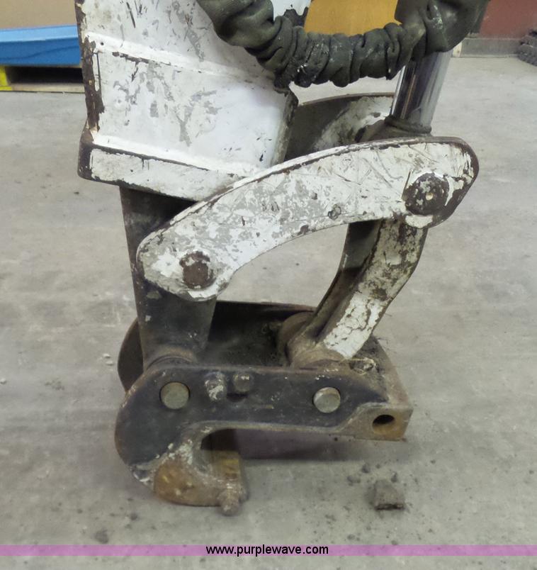 image for item N9353 2001 Bobcat 331E compact excavator