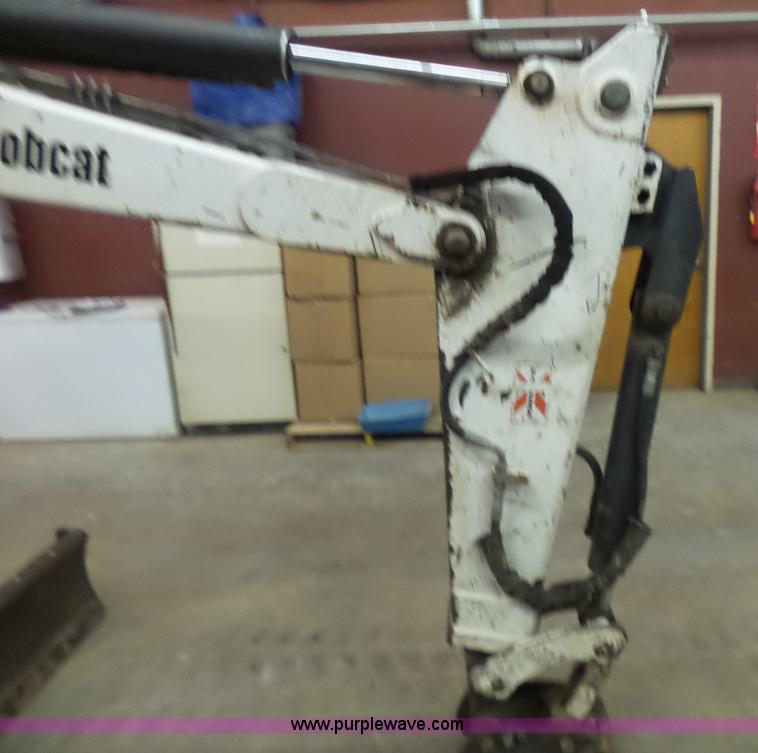 image for item N9353 2001 Bobcat 331E compact excavator