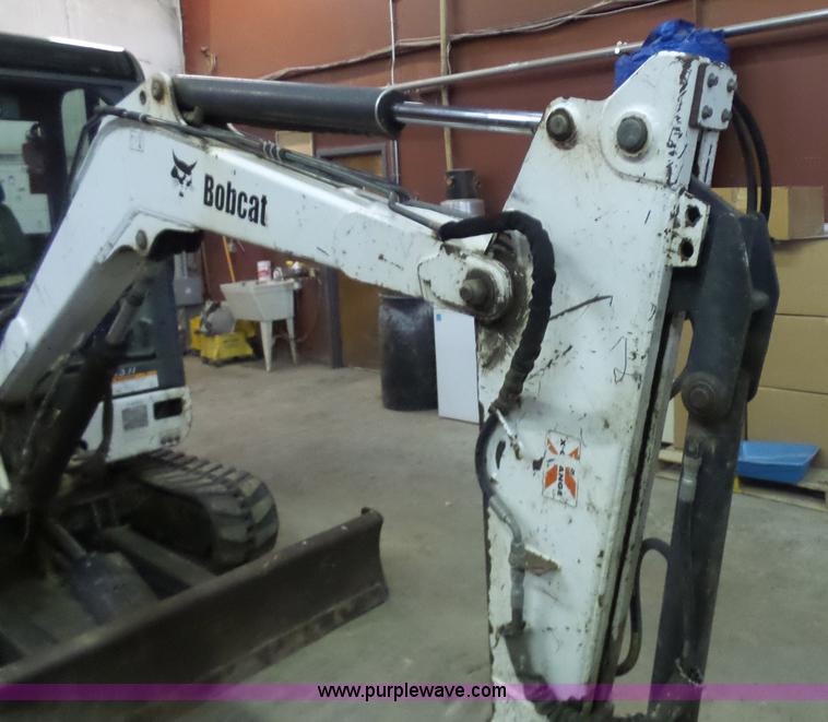 image for item N9353 2001 Bobcat 331E compact excavator