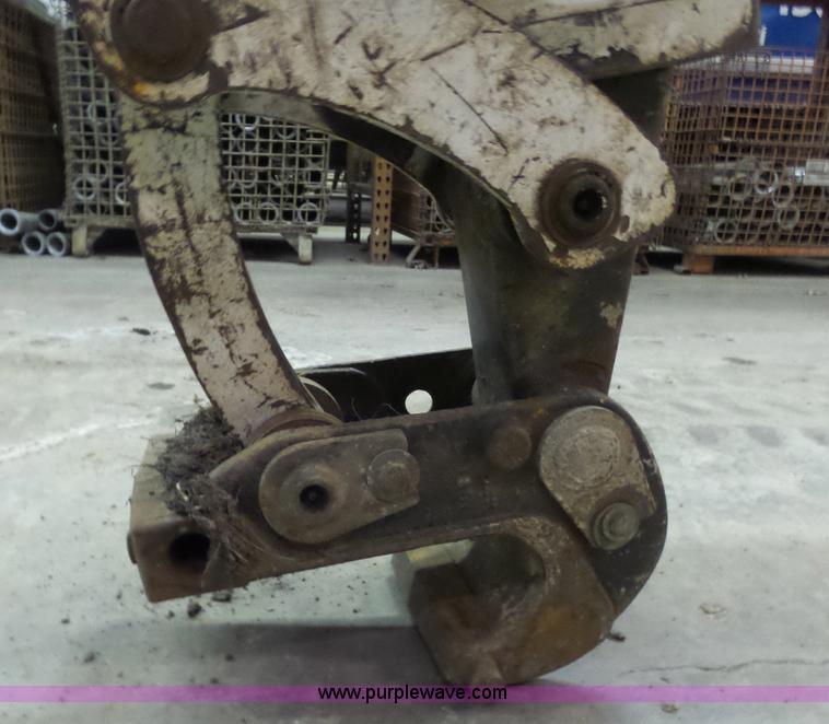 image for item N9353 2001 Bobcat 331E compact excavator