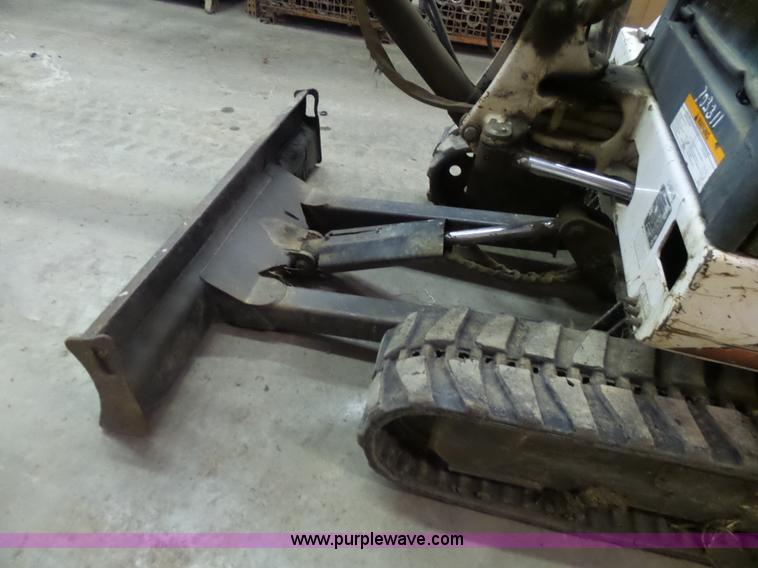 image for item N9353 2001 Bobcat 331E compact excavator