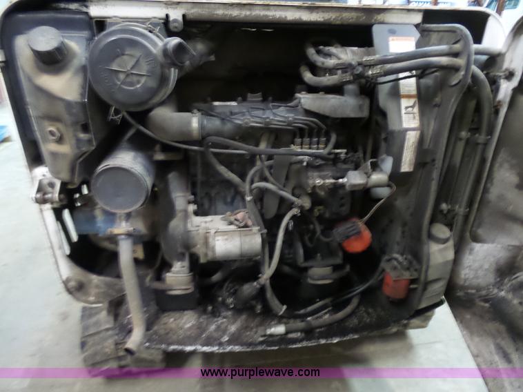 image for item N9353 2001 Bobcat 331E compact excavator