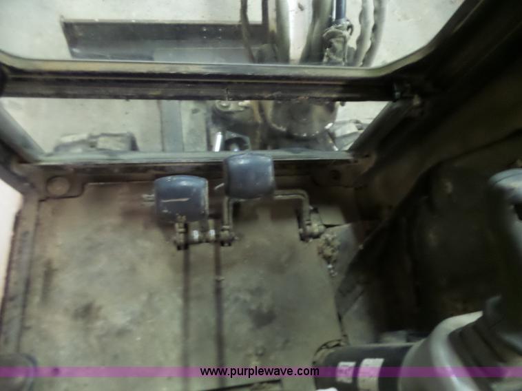 image for item N9353 2001 Bobcat 331E compact excavator