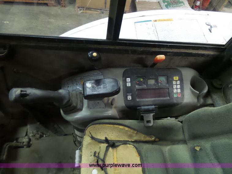 image for item N9353 2001 Bobcat 331E compact excavator