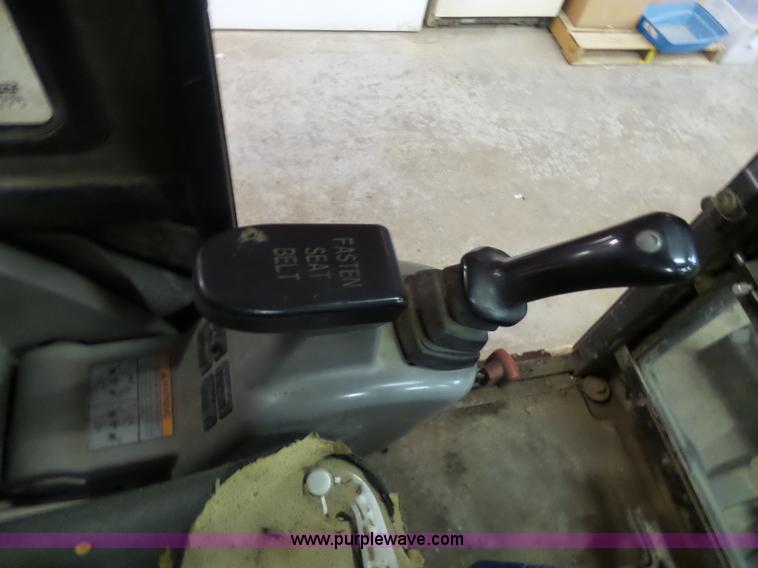 image for item N9353 2001 Bobcat 331E compact excavator