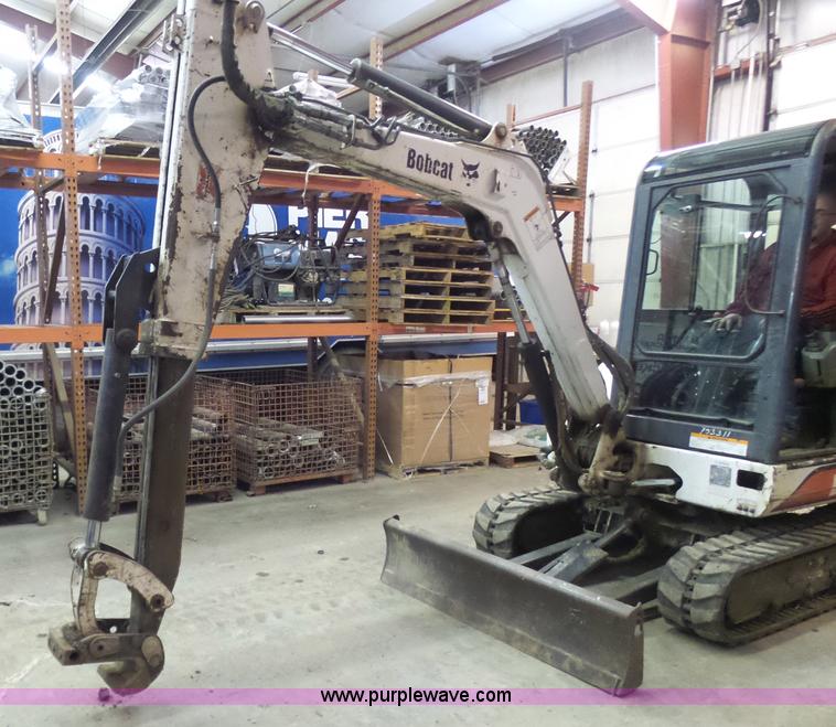 image for item N9353 2001 Bobcat 331E compact excavator