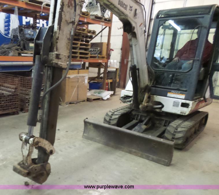 image for item N9353 2001 Bobcat 331E compact excavator