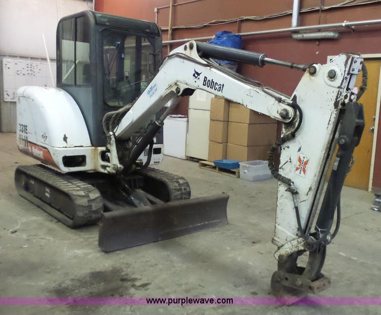 image for item N9354 2001 Bobcat 331E compact excavator
