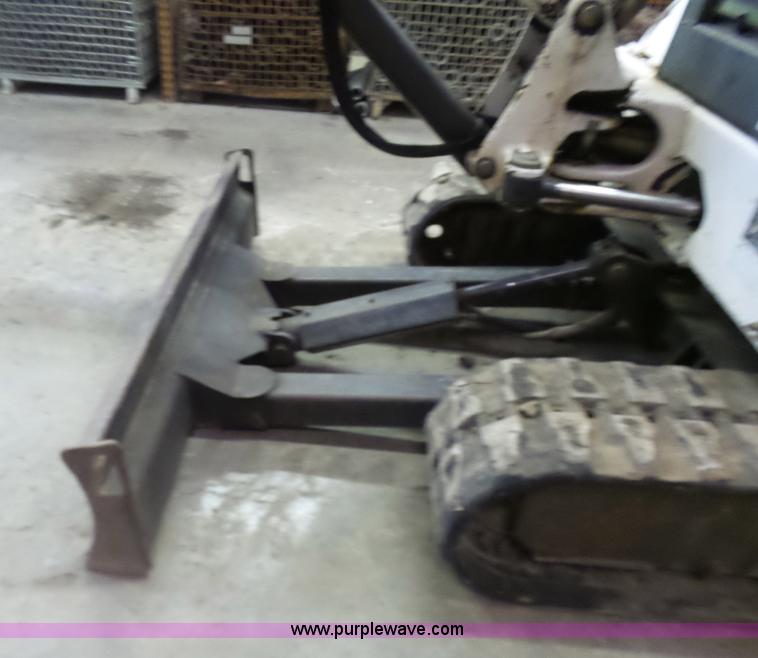 image for item N9354 2001 Bobcat 331E compact excavator