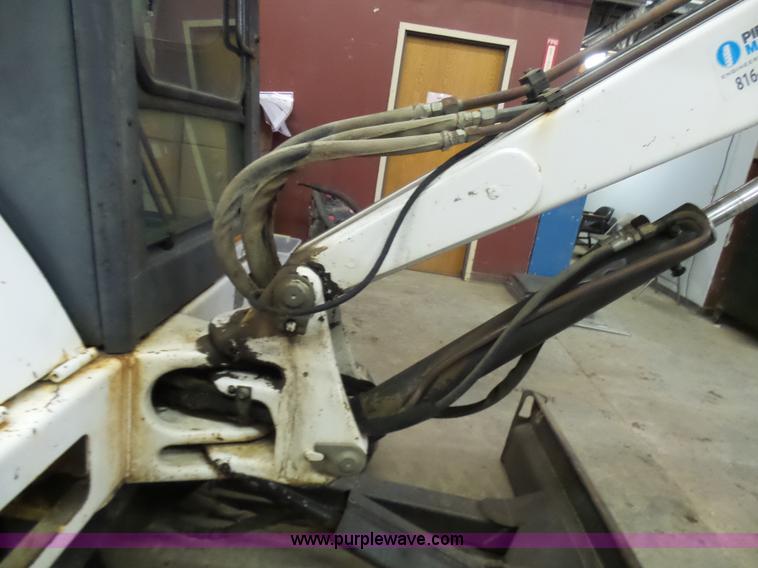 image for item N9354 2001 Bobcat 331E compact excavator