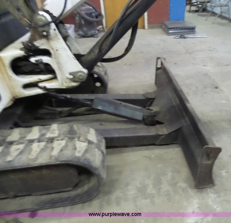image for item N9354 2001 Bobcat 331E compact excavator