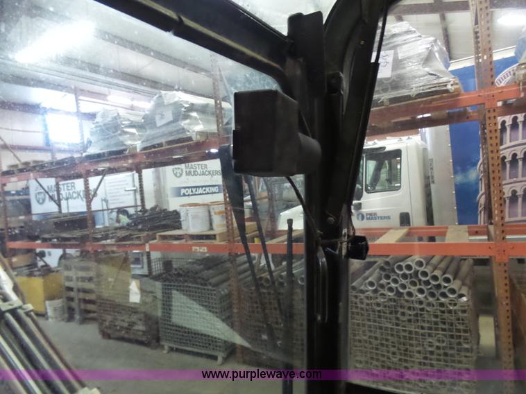 image for item N9354 2001 Bobcat 331E compact excavator