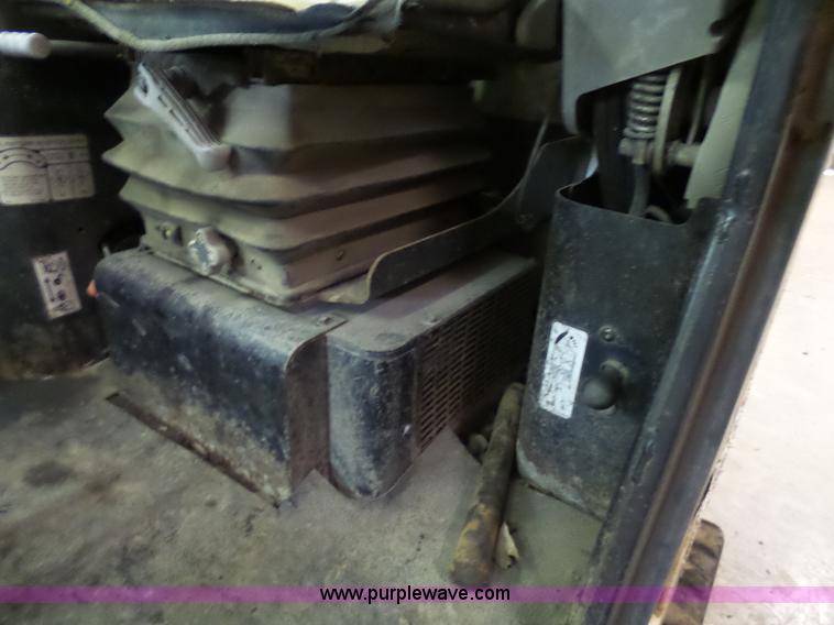 image for item N9354 2001 Bobcat 331E compact excavator