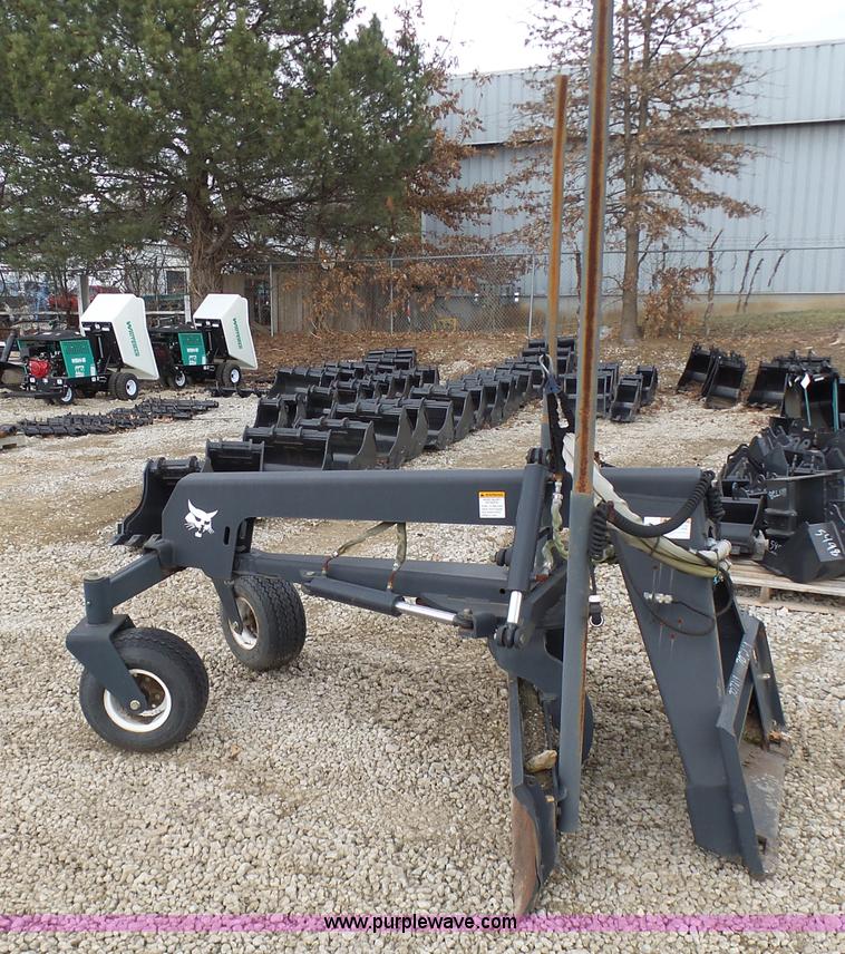 image for item N9375 Bobcat skid steer grader