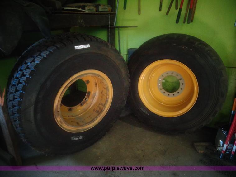 image for item AL9228 (2) Caterpillar 140 motor grader tires and wheels
