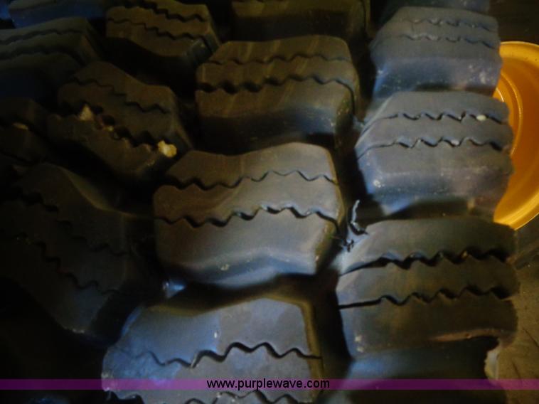 image for item AL9228 (2) Caterpillar 140 motor grader tires and wheels