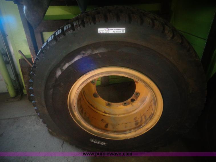image for item AL9228 (2) Caterpillar 140 motor grader tires and wheels