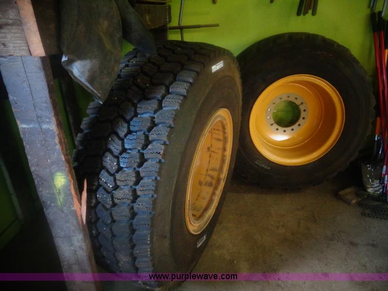 image for item AL9228 (2) Caterpillar 140 motor grader tires and wheels