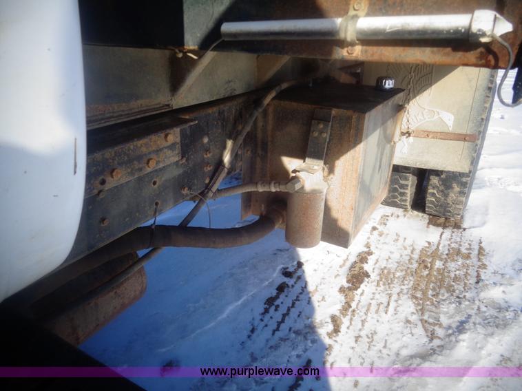 image for item AL9229 1995 GMC TopKick dump truck