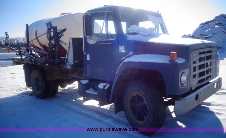 image for item AL9231 1981 International 1754 flatbed truck