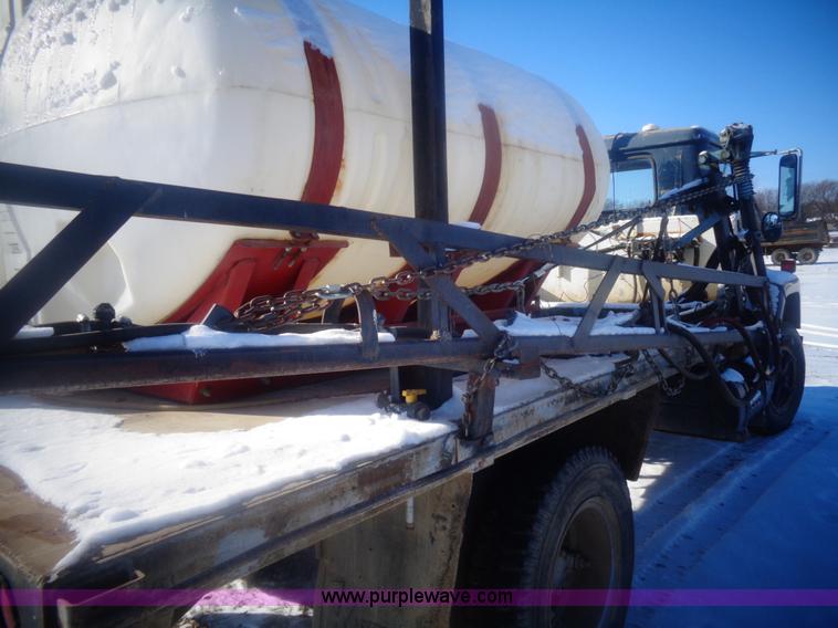 image for item AL9231 1981 International 1754 flatbed truck