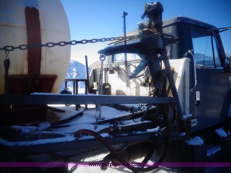 image for item AL9231 1981 International 1754 flatbed truck