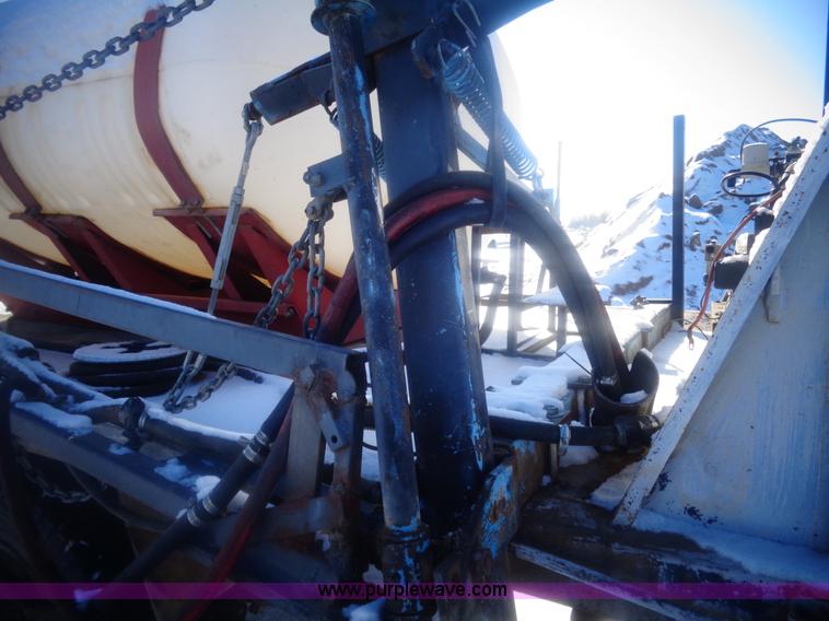 image for item AL9231 1981 International 1754 flatbed truck