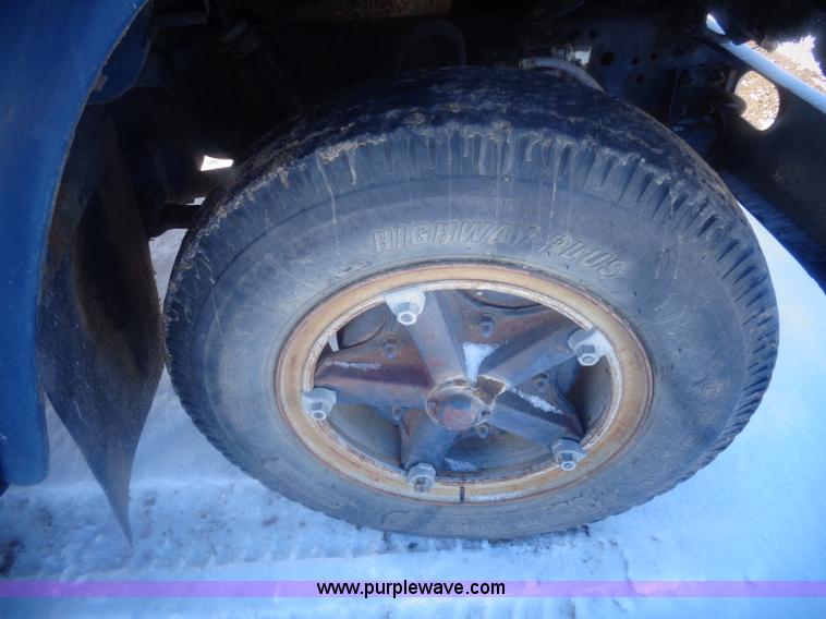 image for item AL9231 1981 International 1754 flatbed truck