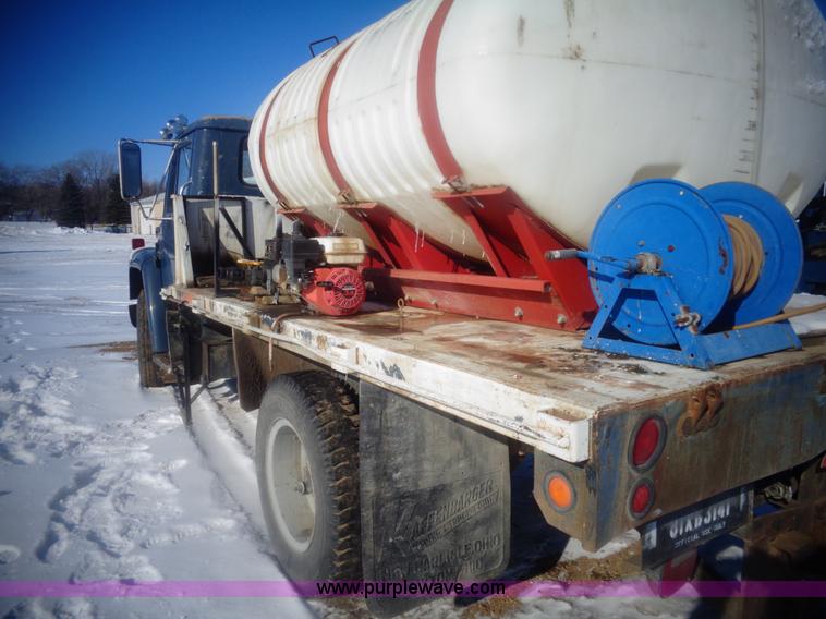 image for item AL9231 1981 International 1754 flatbed truck