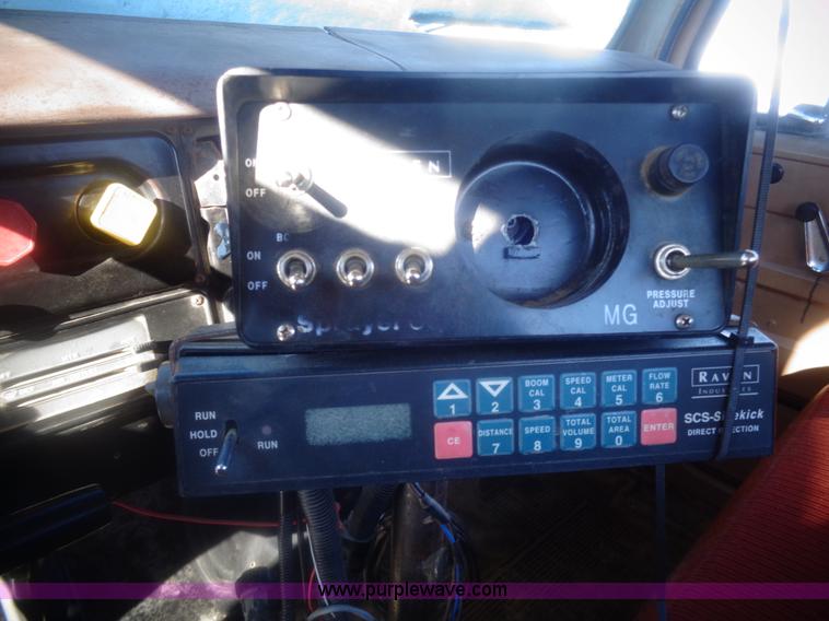 image for item AL9231 1981 International 1754 flatbed truck