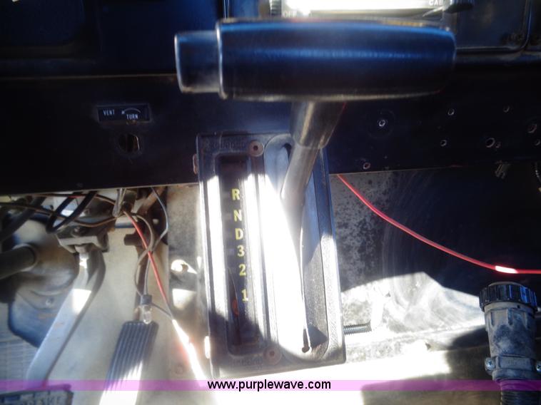 image for item AL9231 1981 International 1754 flatbed truck