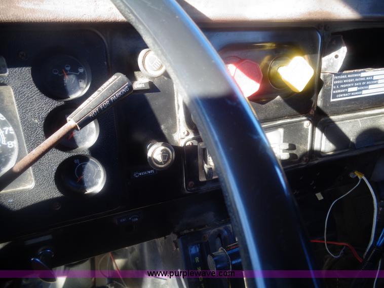 image for item AL9231 1981 International 1754 flatbed truck